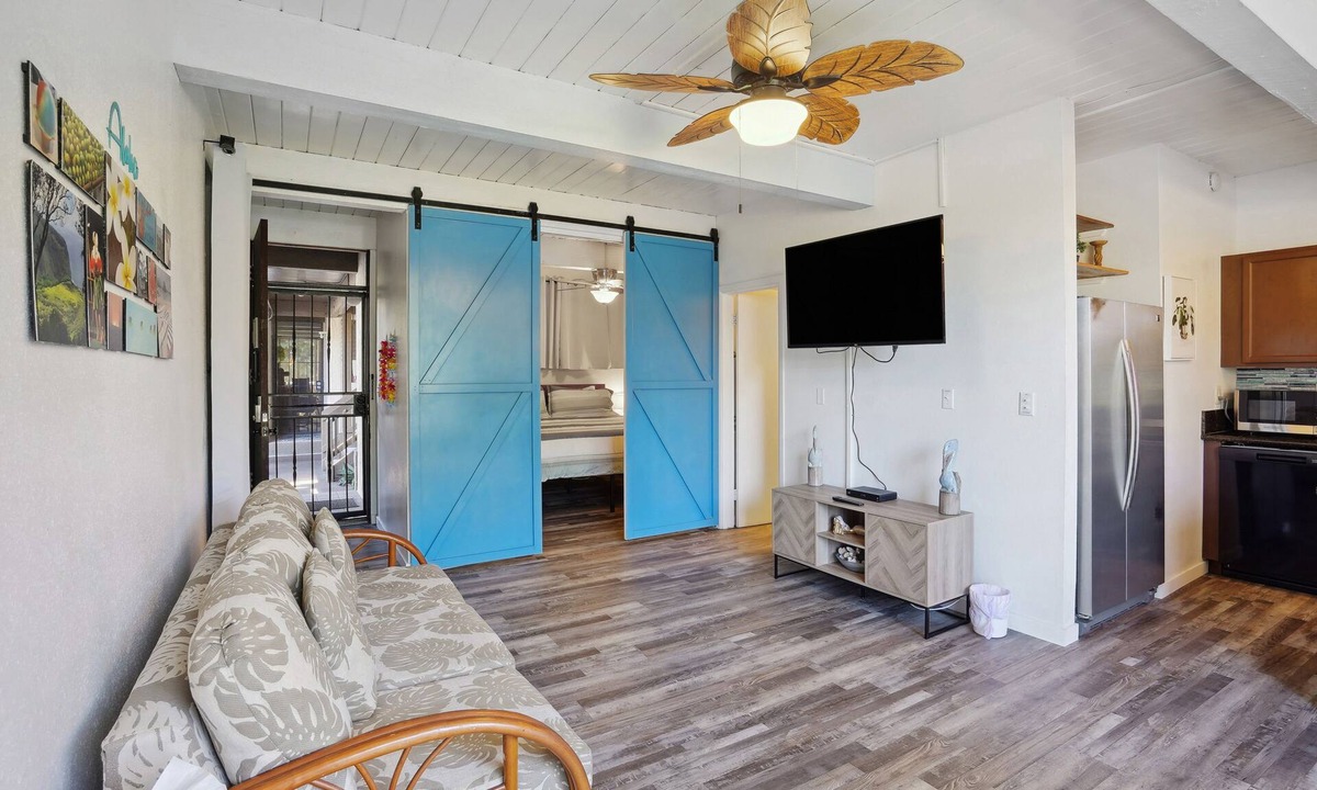 Historic Kailua Village Condo | < 1 Mi to Beach + Town! Airy Kailua-Kona Condo