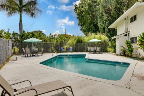 Hilo House | < 1 Mi to Dtwn Hilo: Comfy Condo w/Pool Access