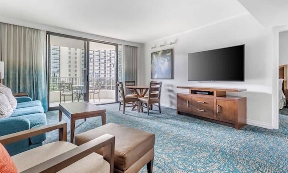 Waikiki Resort | 2/2 HGVC Lagoon Tower Beachfront Resort and Spa