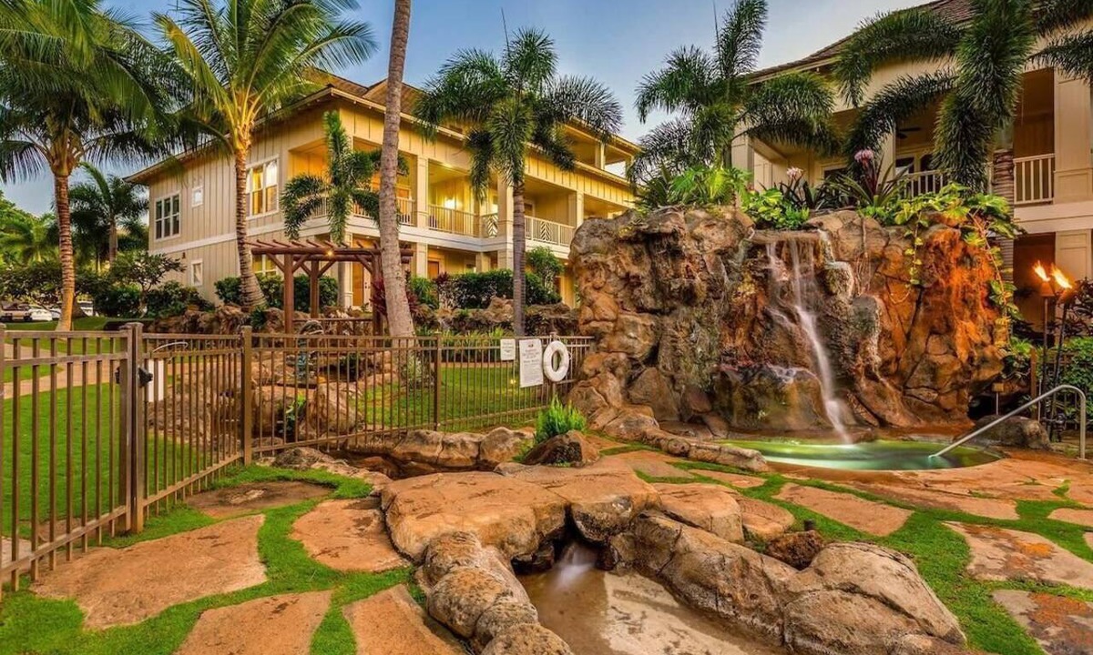 Poipu Villa | 3BR I Luxury Villa l Designer Furnishings, Central A/C
