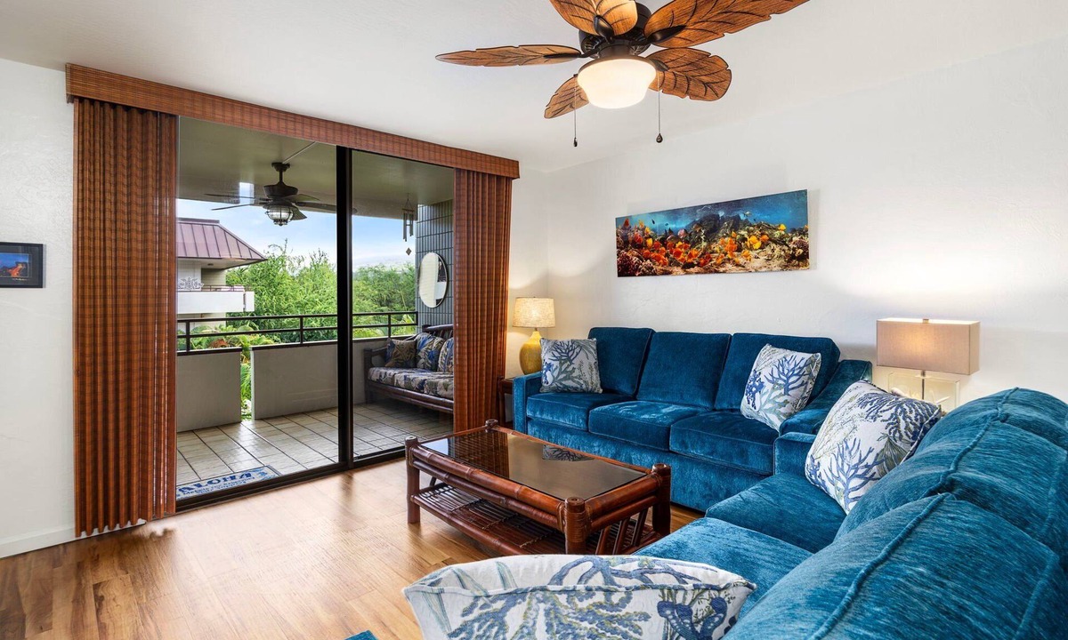 Kahaluu Bay Condo | 🏖️Across from Magic Sands Beach | Kona 2BR Condo w/AC, Lanai, Pool & Sauna
