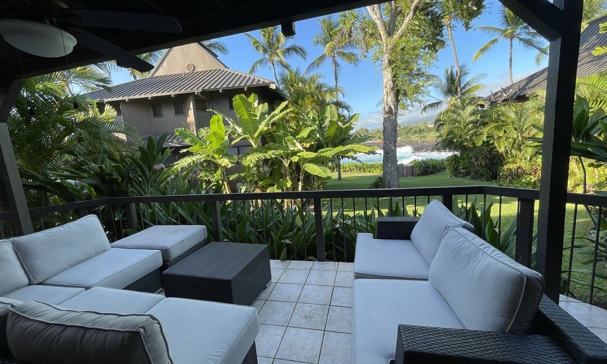 Kahaluu Bay House | Air Conditioned Oceanfront Home - Next to White Sands Beach & 4 Mile Dive Site