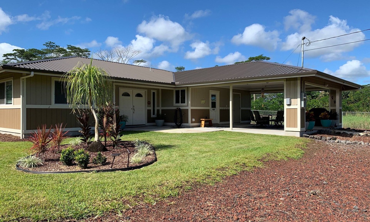 Keaau House | Air-conditioned Tropical Home, close to Hilo, Ocean/Beaches, Waterfalls, Volcano