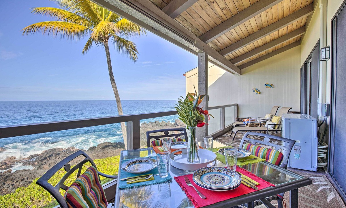Kahaluu-Keauhou Condo | Airy Oceanfront Kailua-Kona Gem w/Community Pool