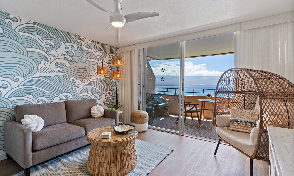 Maalaea Condo | All New! Beachy Chic Remodel, Ocean front with AC