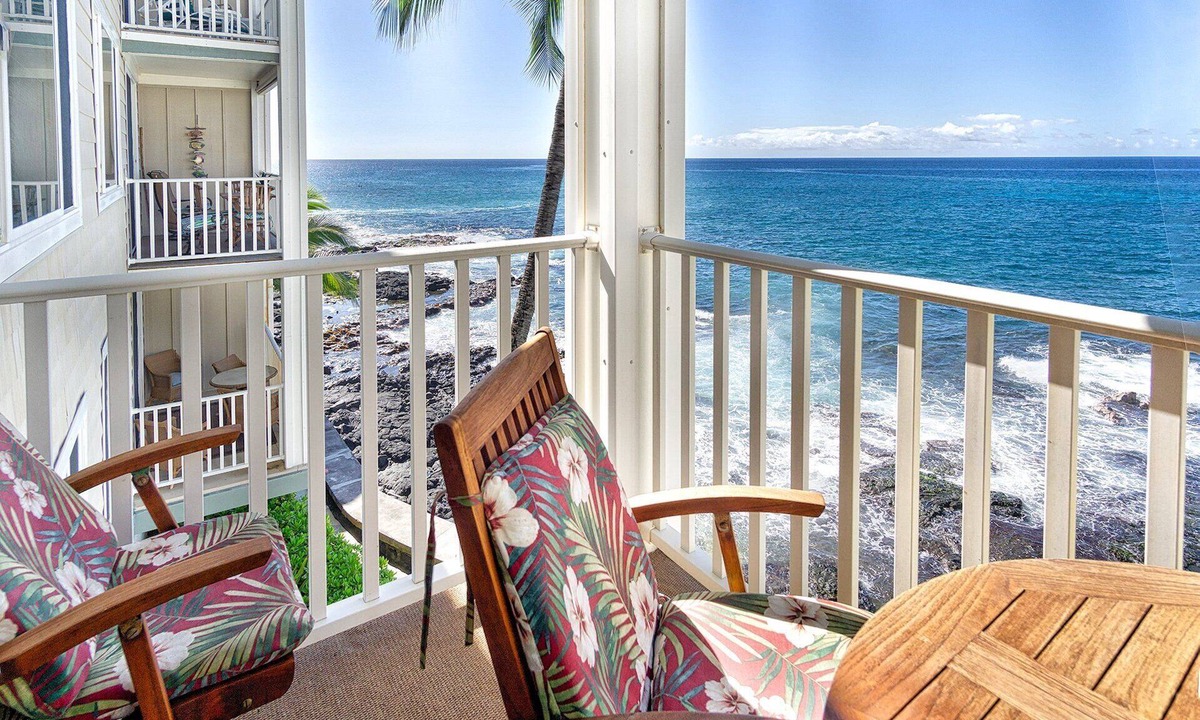 Historic Kailua Village Condo | Amazing Oceanfront Condo 🤿 Fresh Island Flavor in Style and Comfort!🐠 - Hale Kona Kai 306