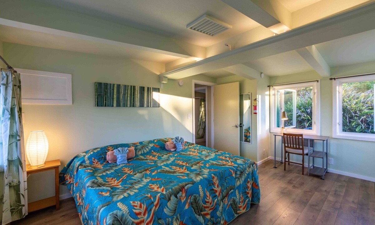 Huelo Resort | Bamboo Room Farm Stay in Haiku on Road to Hana
