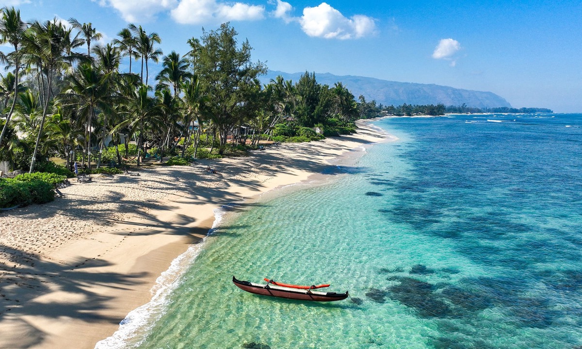 Mokuleia House | Beachfront Oasis on the North Shore of Oahu - Sleeps 6-8