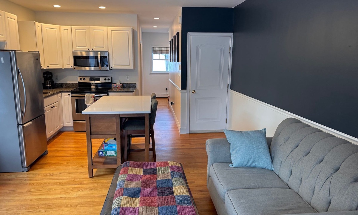 Kittery House | Beautiful 2-bedroom townhome in Kittery, walking distance to Portsmouth.