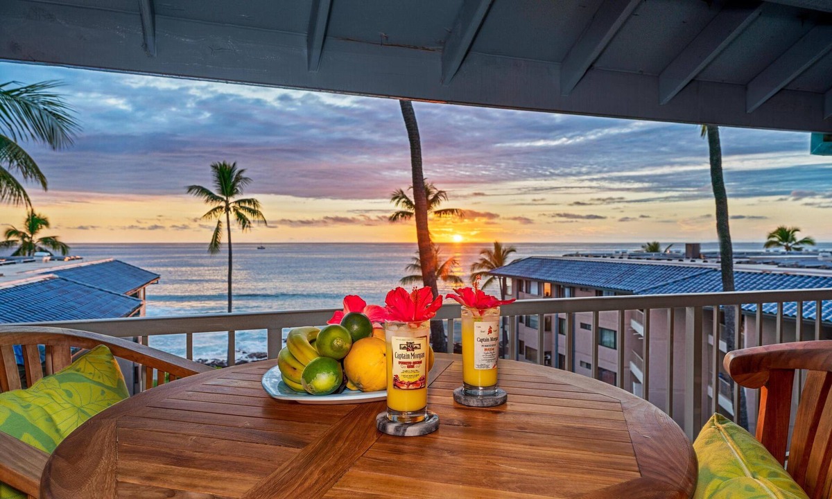 Historic Kailua Village Condo | Beautiful Ocean view unit | AC | WiFi | Walk to Town | Kona Reef F22