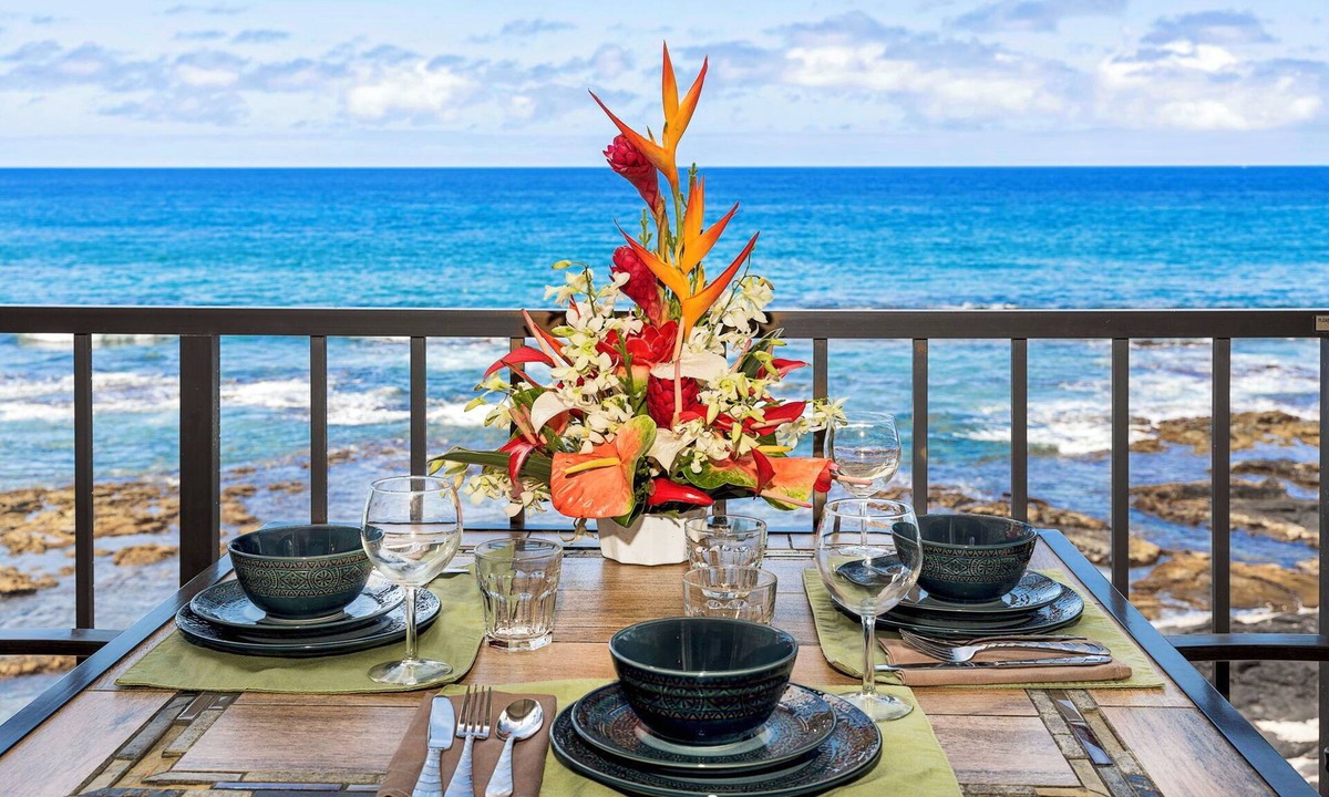 Kailua-Kona Condo | Beautiful Oceanfront Kona Bali Kai 3rd Floor Condo with A/C in Guest Room