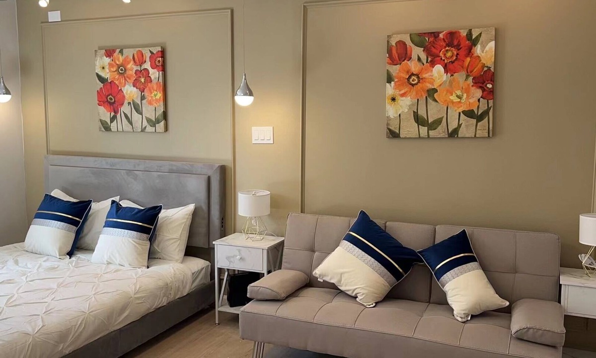 McCully - Moiliili Apartment | Beautiful Remodeled Studio with canal, city and mountain views