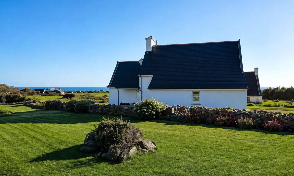 Primelin House | BEAUTIFUL SEA VIEW HOUSE. CLOSE TO THE BEACH and coastal paths
