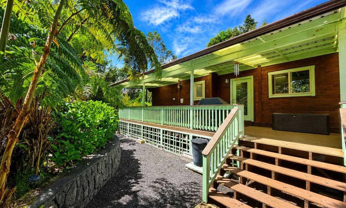 Volcano House | Beautiful Volcano Getaway With Hot Tub Near National Park
