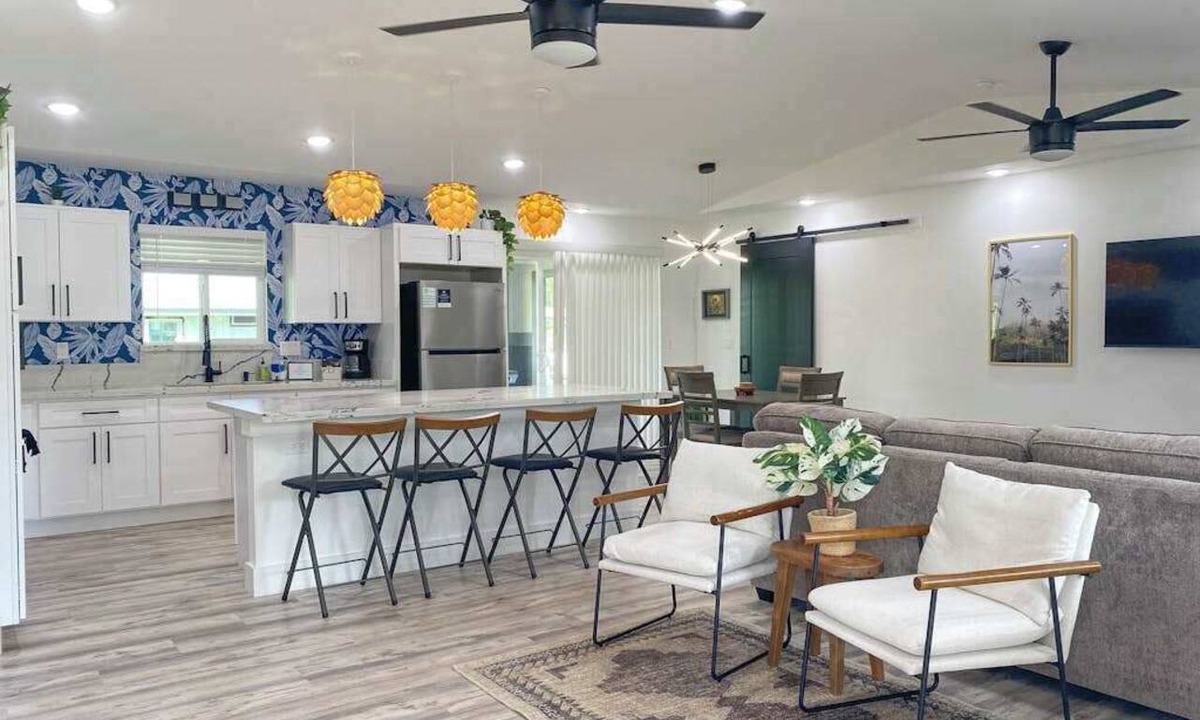 Ainaloa House | Bring the Dog to a Roomy Pahoa Home with Big Yard