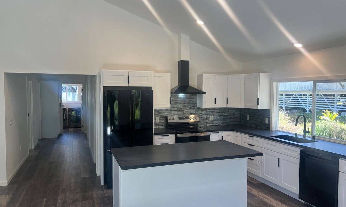 Volcano House | Charming 3-bedroom house in Volcano w/laundry & AC, perfect for your getaway!