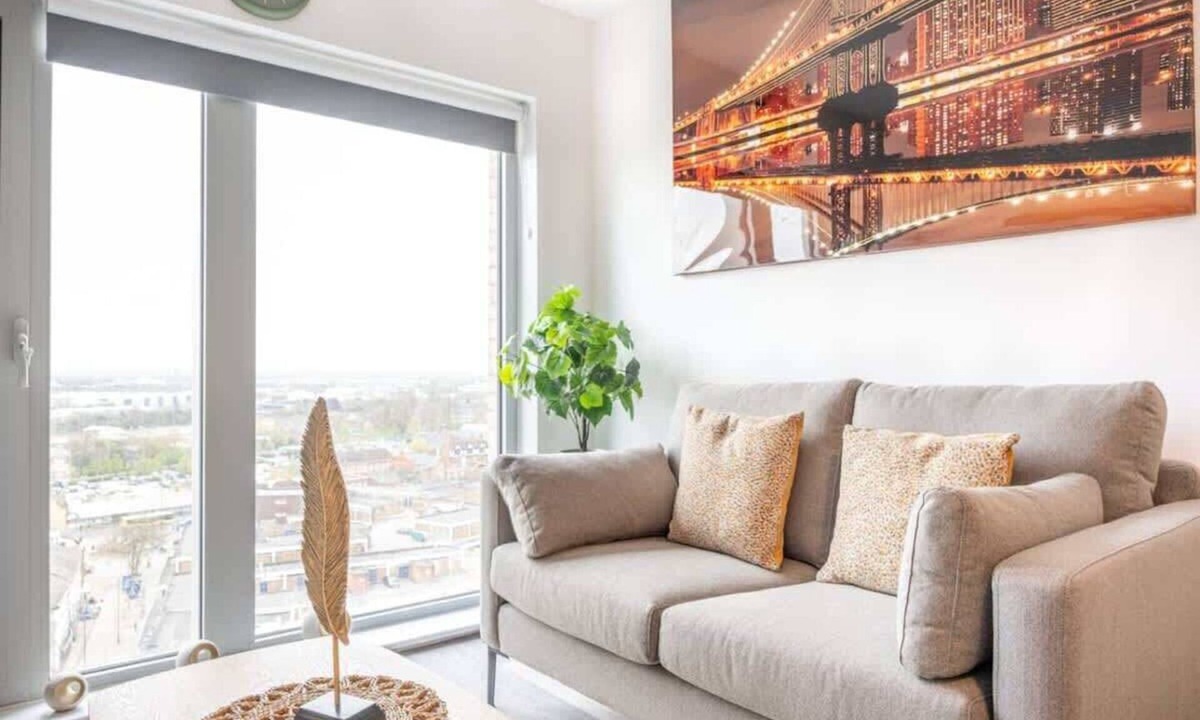 Eccles Apartment | Contemporary Flat Close to Eccles Town Centre