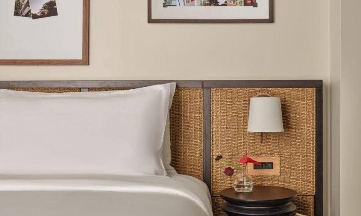 Waikiki Hotel | Cozy Room Steps Away from Waikiki Beach | Pool