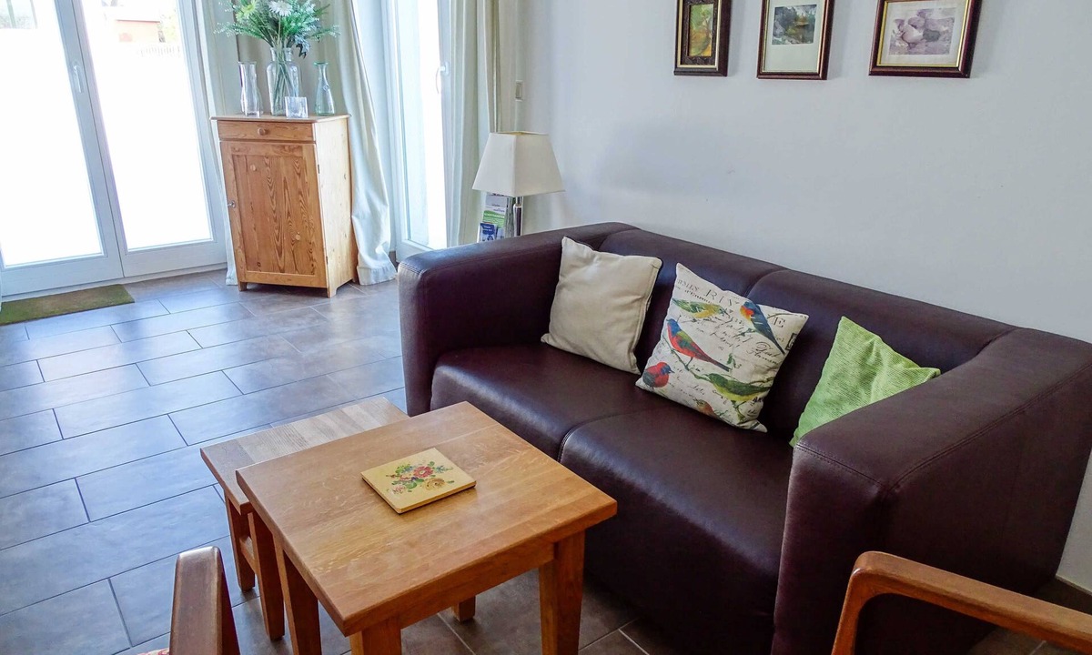 Freest Cottage | Detached house 2 - thatched house in the fishing village