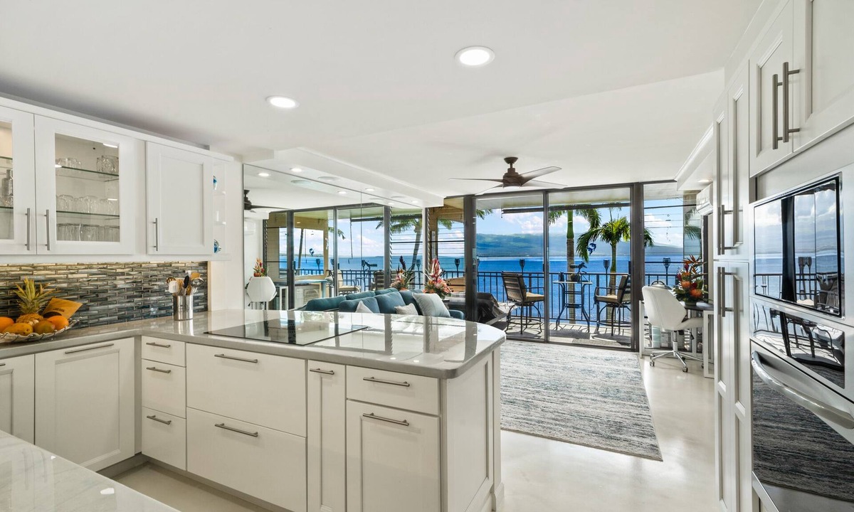 Maalaea Condo | DIRECT OCEANFRONT LUXURY ON THE SOUTH SIDE! ROMANTIC AND PEACEFUL!