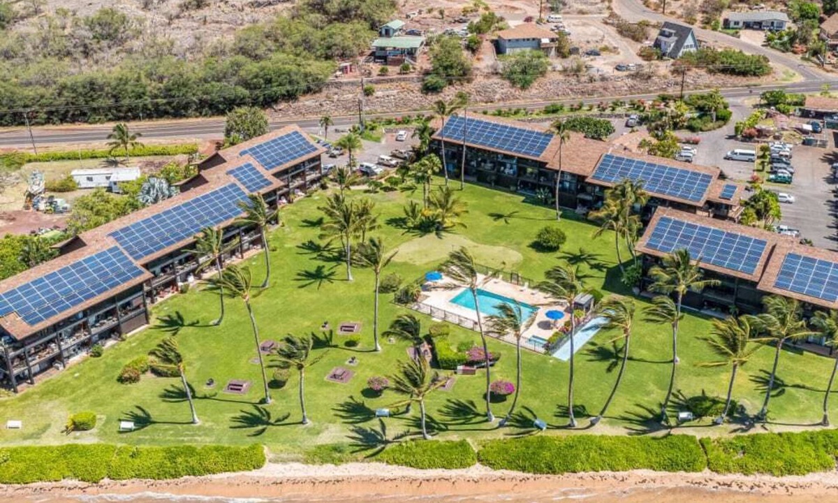 Kaunakakai Condo | Enjoy laid-back Molokai living in this vacation home with a private lanai leading onto the resort’s