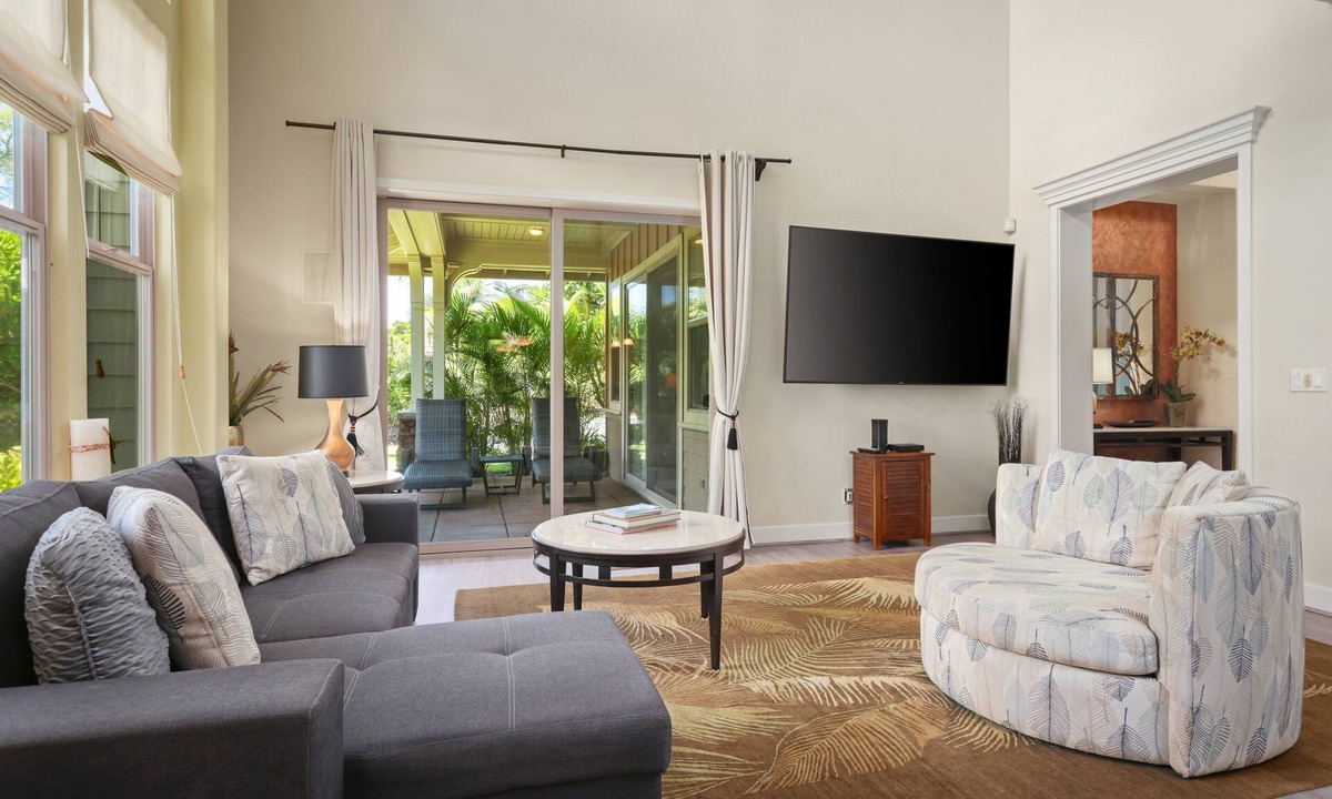 Kulalani Condo | Experience luxury at Mauna Lani's Palm Leaf condo, a spacious 2BR retreat in Kamuela.