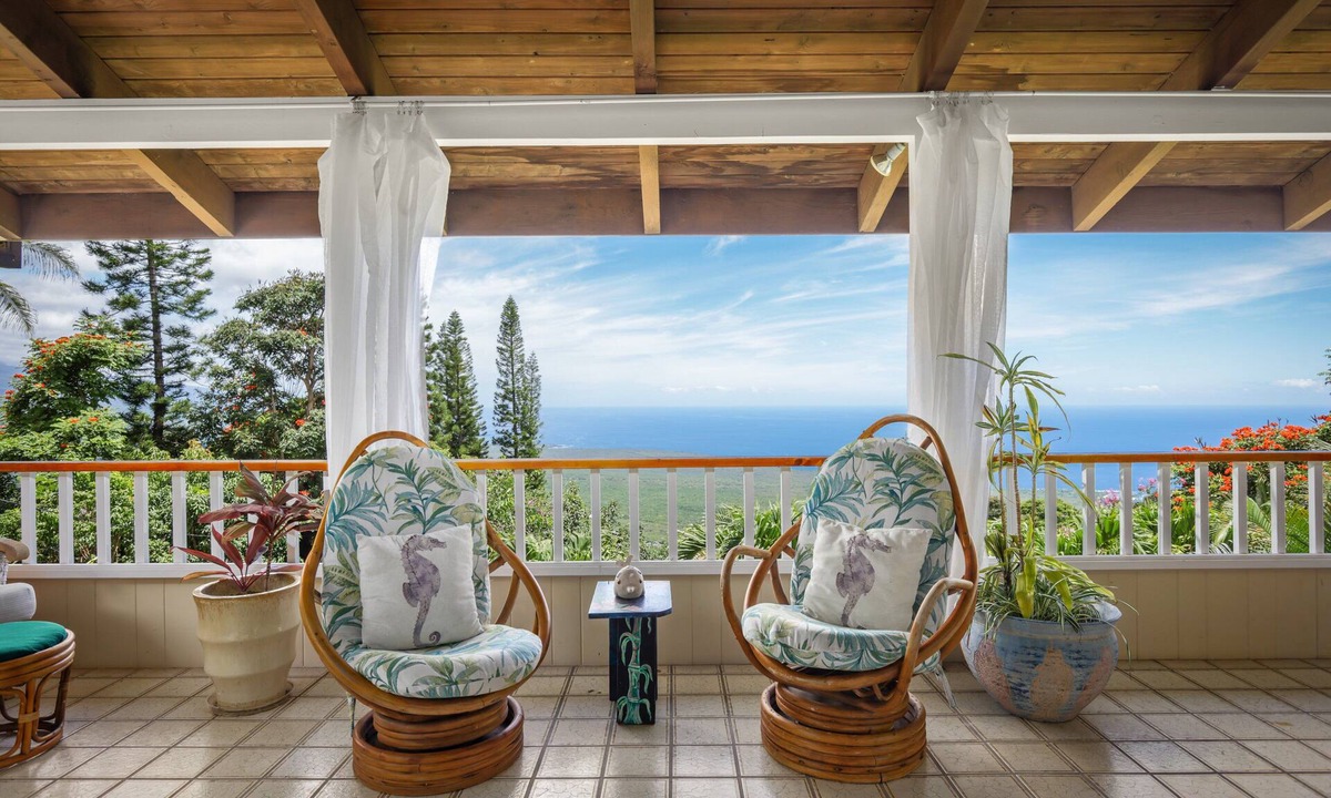 Honaunau-Napoopoo House | Experience ocean views at Hale Mauka, a spacious 3-bedroom retreat in Captain Cook, HI.