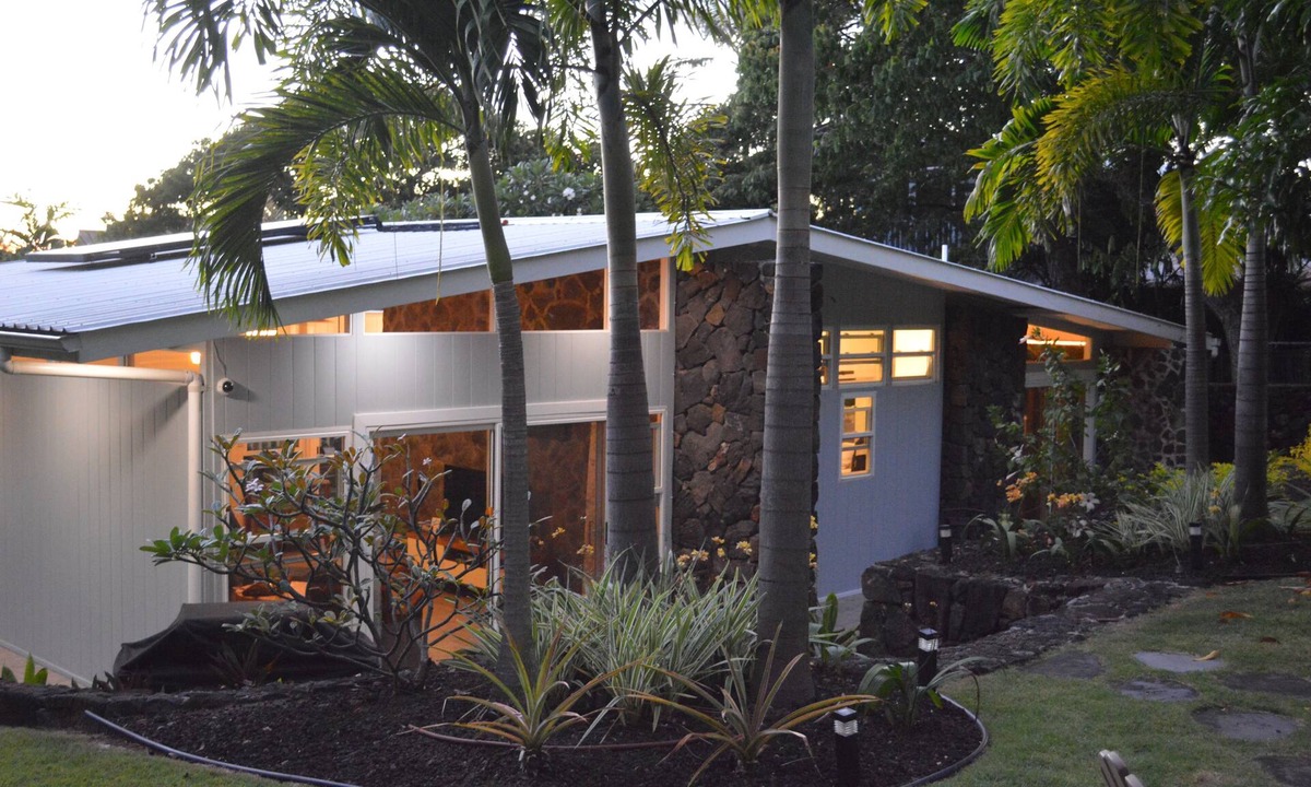 Kahaluu Bay House | Experience Paradise At Our Modern Hawaiian Cottage With Ocean Across The Street