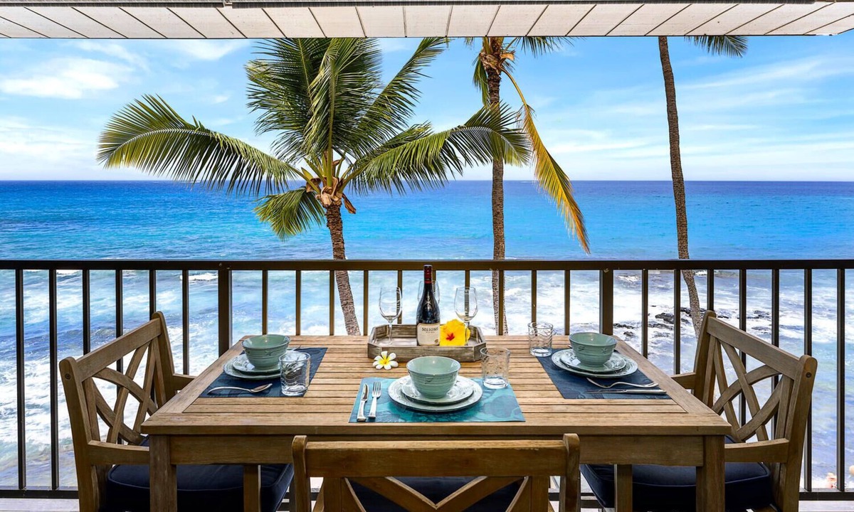 Kailua-Kona Condo | Fabulous Top Floor Penthouse with Two Bedroom Suites - Unit 413