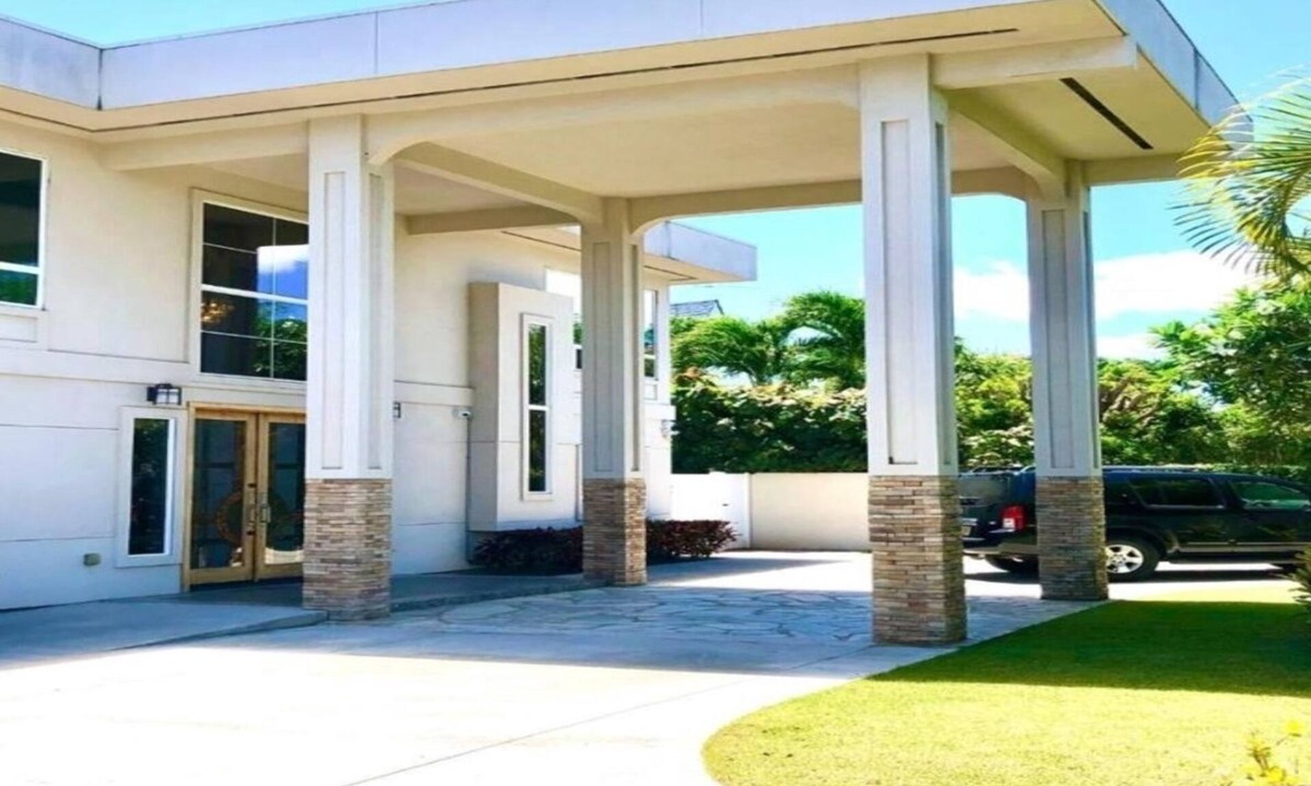 Kahala House | Family Estate in premier neighborhood close to waikiki