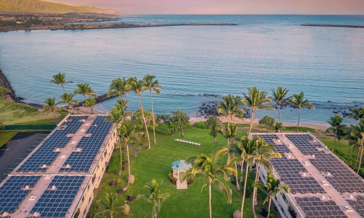 Kahului Hotel | For The Whole Family! 3 Relaxing Units, Outdoor Pool, Oceanfront, Dog-Friendly!