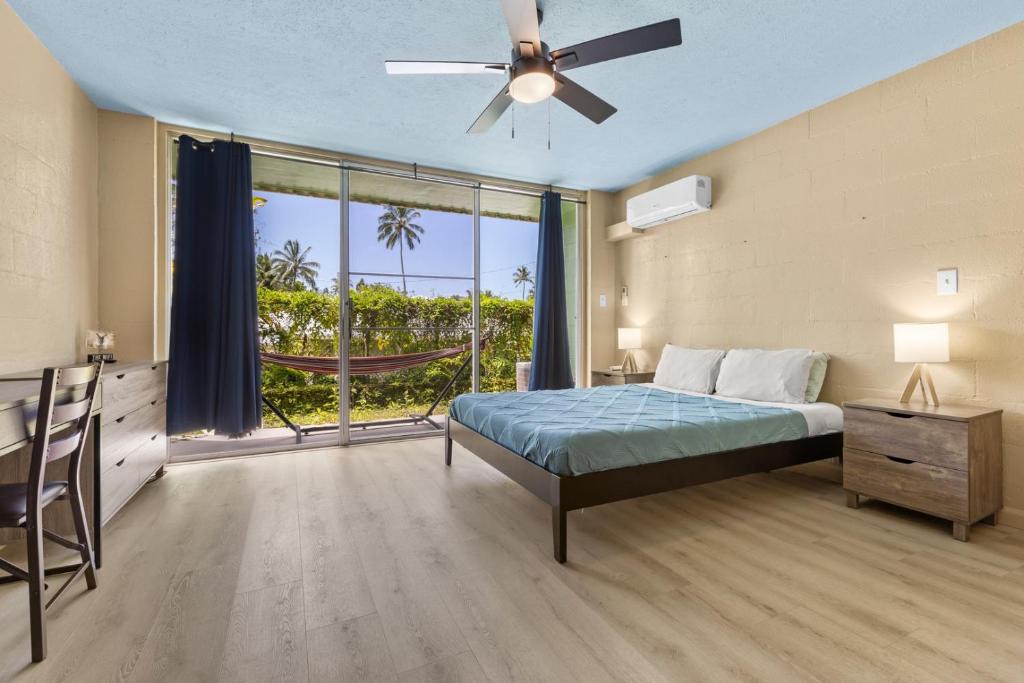 Keaukaha House | Garden Balcony Walk to Beach + Kitchen