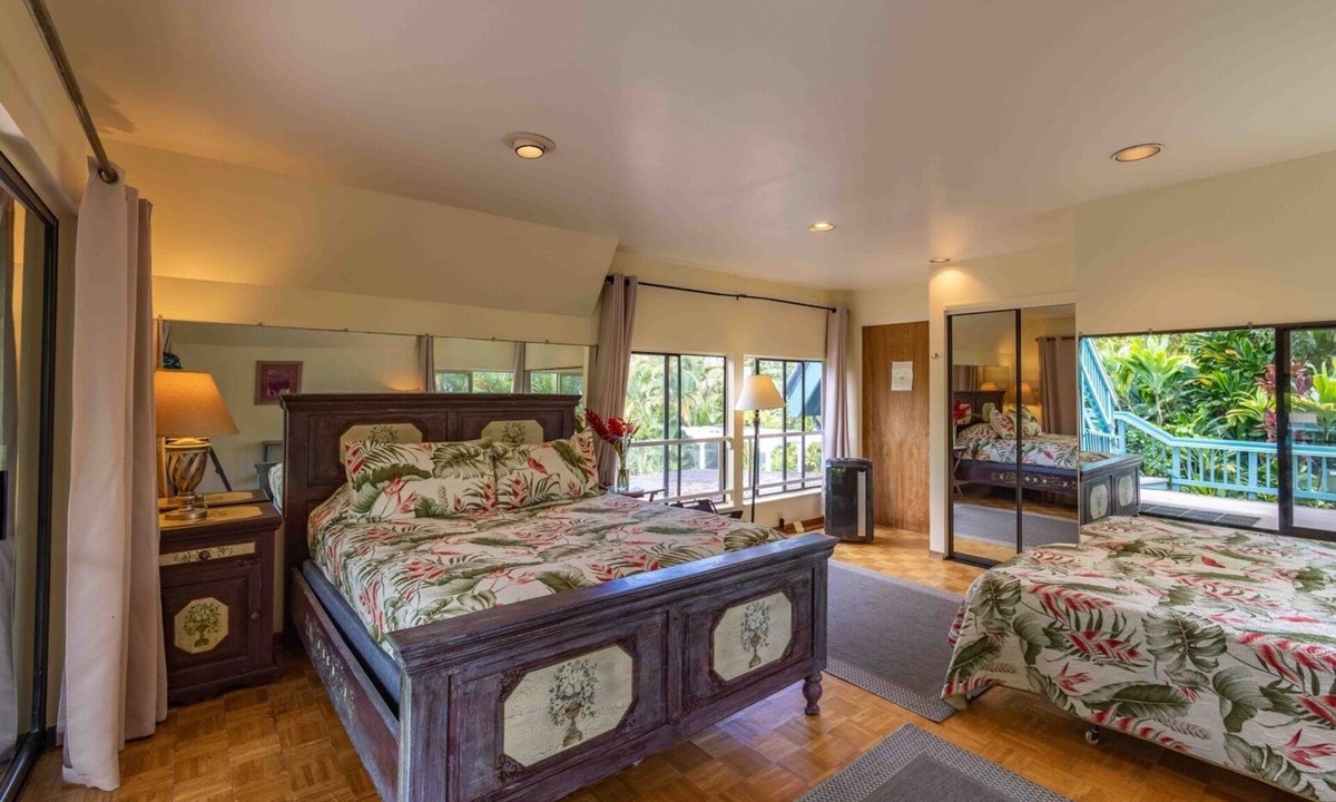Haiku Resort | Garden Room Farm Stay in Haiku on Road to Hana