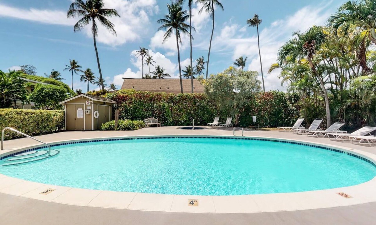 Wailua Hotel | Garden View 1BR Suite with Outdoor Swimming Pool & Parking Included