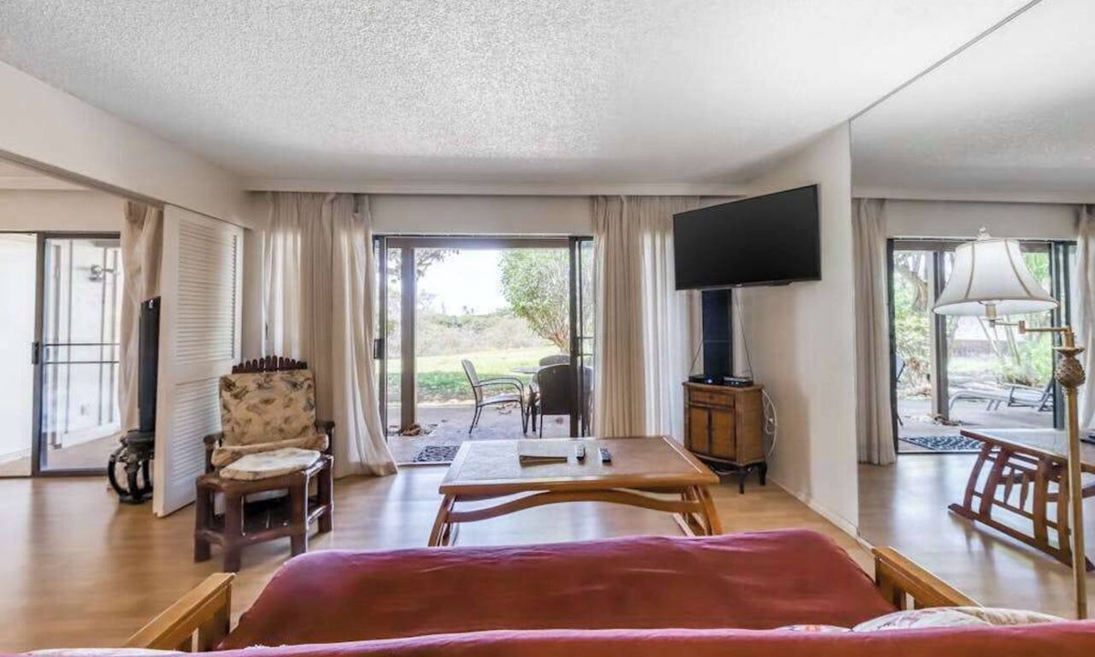 Maunaloa Apartment | Garden-View Molokai Condo with Lanai, Pool & Walk to Beach