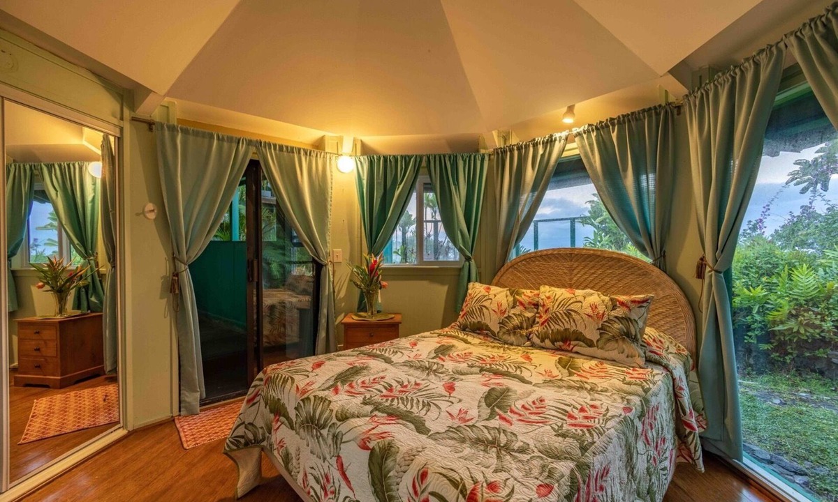 Haiku House | Gazebo Room Farm Stay in Haiku on Road to Hana