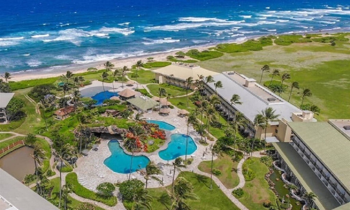 Hanamaulu Condo | Gorgeous Beachfront Resort, 4 Beautiful Pools, Walkout room to the pools, ocean