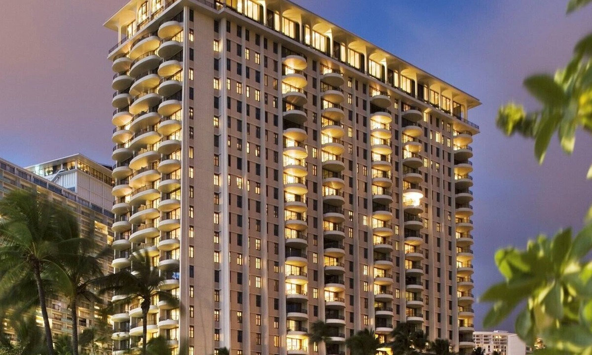 Waikiki Resort | Gorgeous Hilton Hawaiian Village Lagoon Tower Ocean Front Premium 2 Bedroom Unit