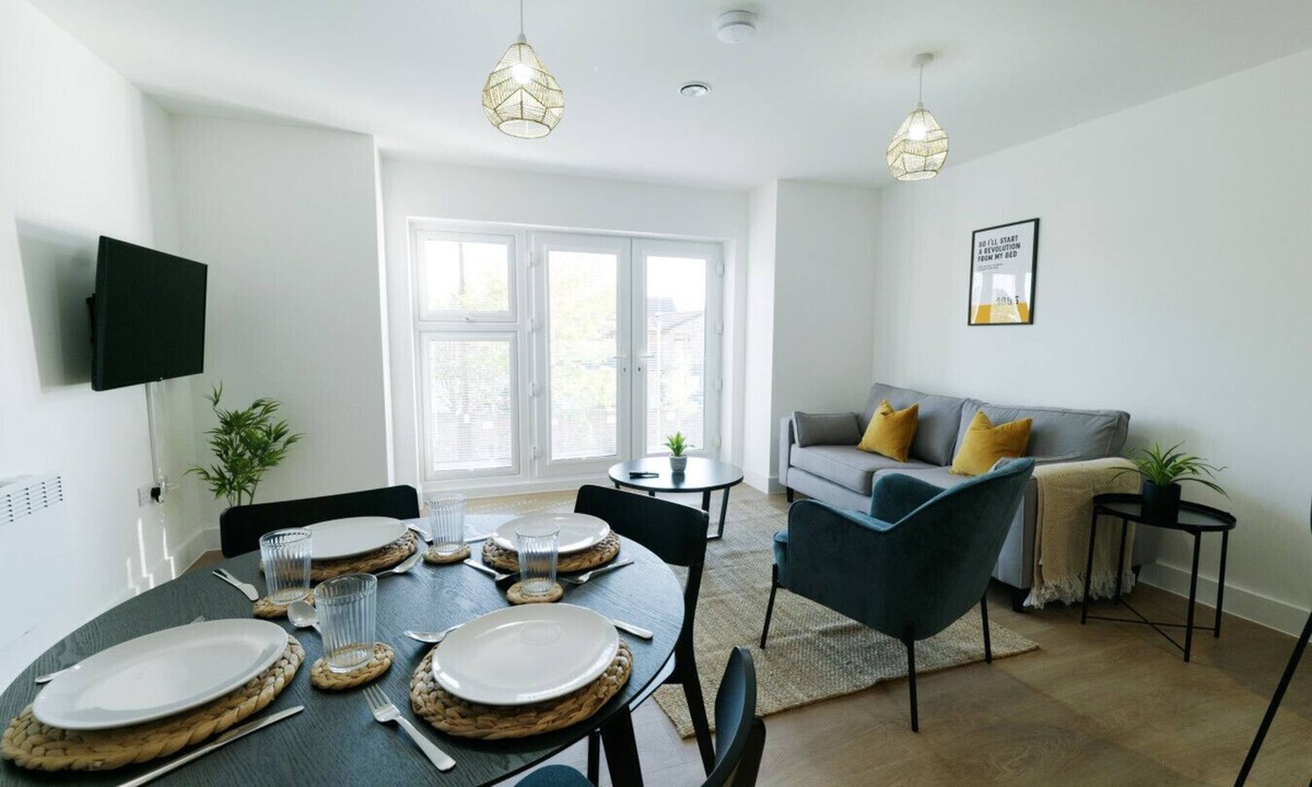 Cheadle Apartment | Heald Green Flat Near Airport & EV Charger