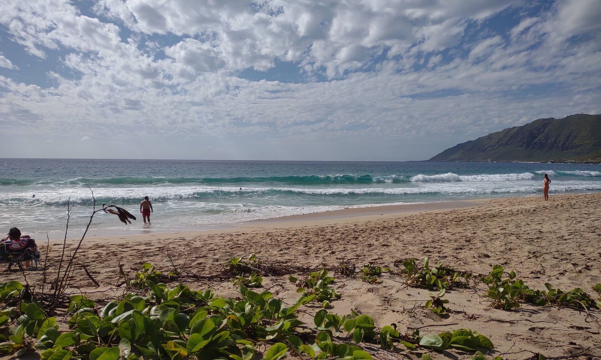 Punaluu House | Home away from home across the street of a beautiful Hawaii Beach!
