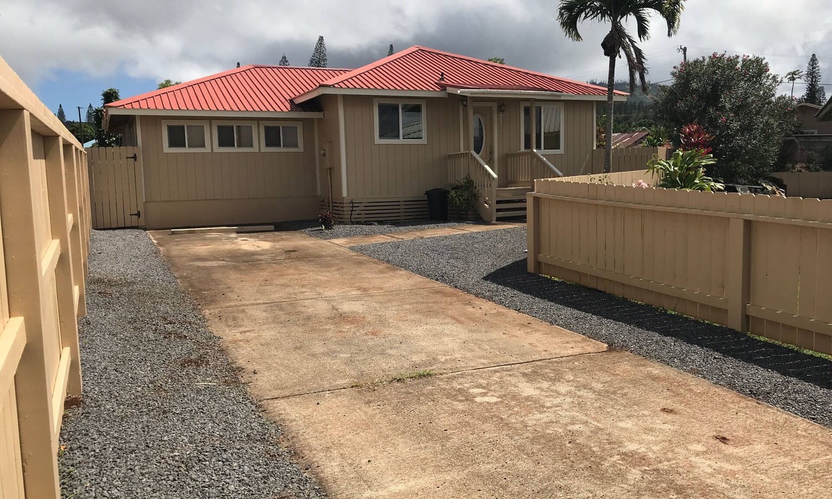 Lanai City House | “Island Comfort Awaits, Charming Lanai House for Your Getaway.”