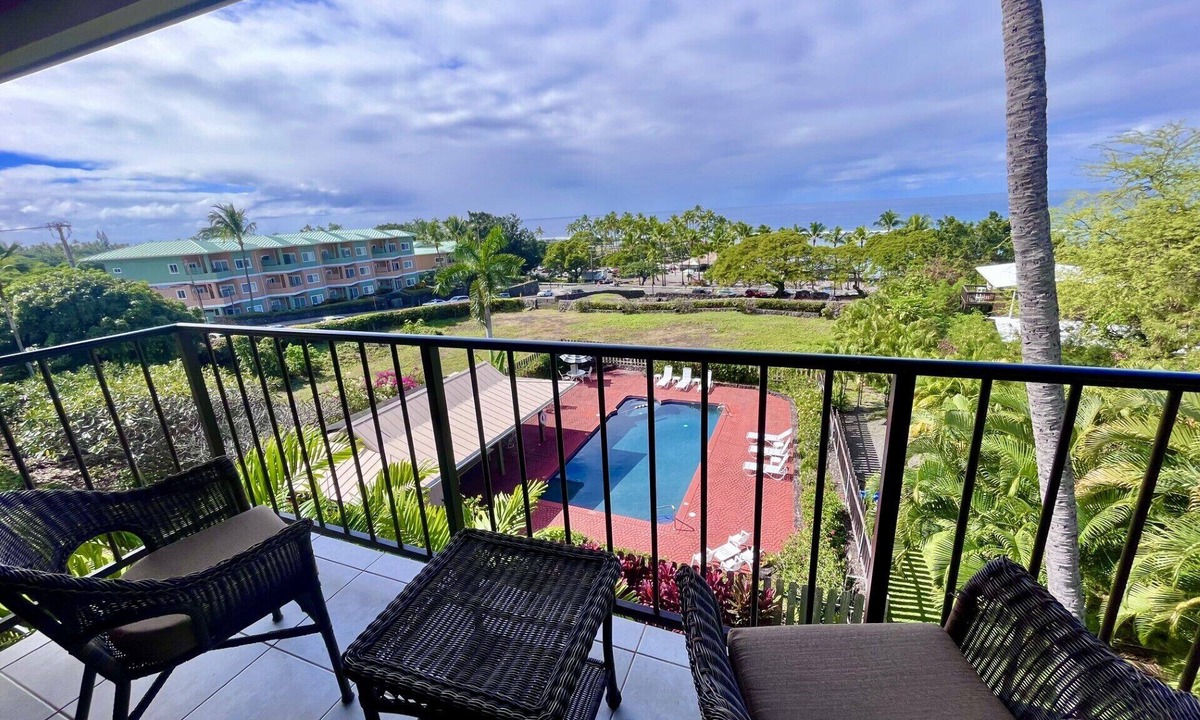 Kahaluu Bay Condo | Island Condo w/Partial Ocean View Lanai, Across Kahaluu Beach Park, Wifi