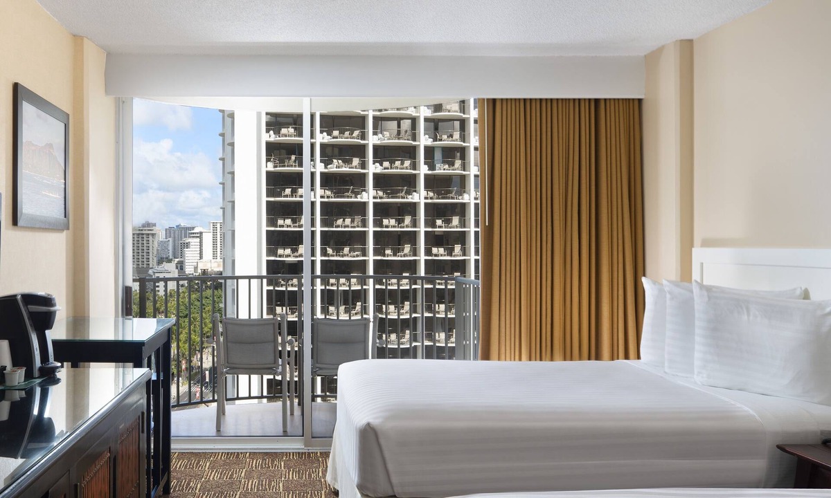 Waikiki Hotel | Just What You Were Looking For! 2 Relaxing Units, Outdoor Pool, Beach Access