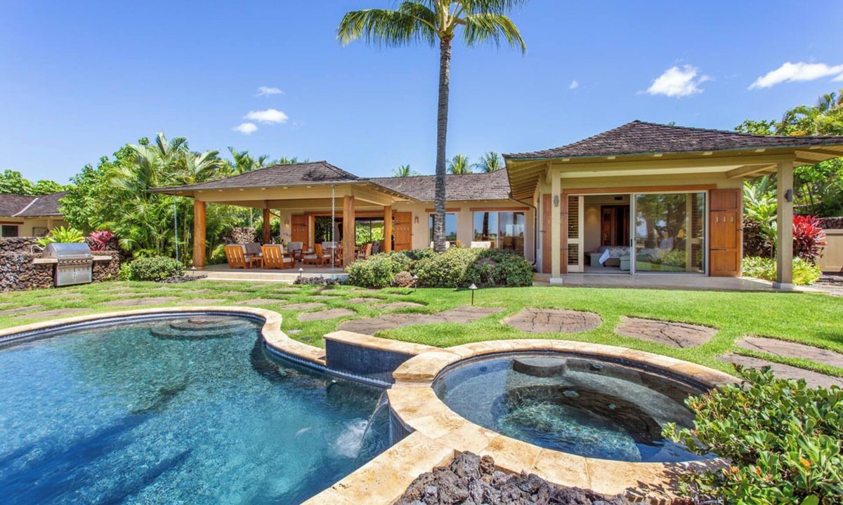 Kaupulehu House | Kahikole 2 – Tranquil & Serene | Onsite Staff & Daily Housekeeping