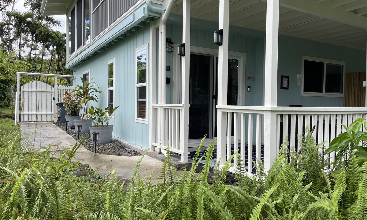 Keaau Apartment | Kaloli Point retreat 3 blocks from the ocean and minutes to Shipman Beach trail!