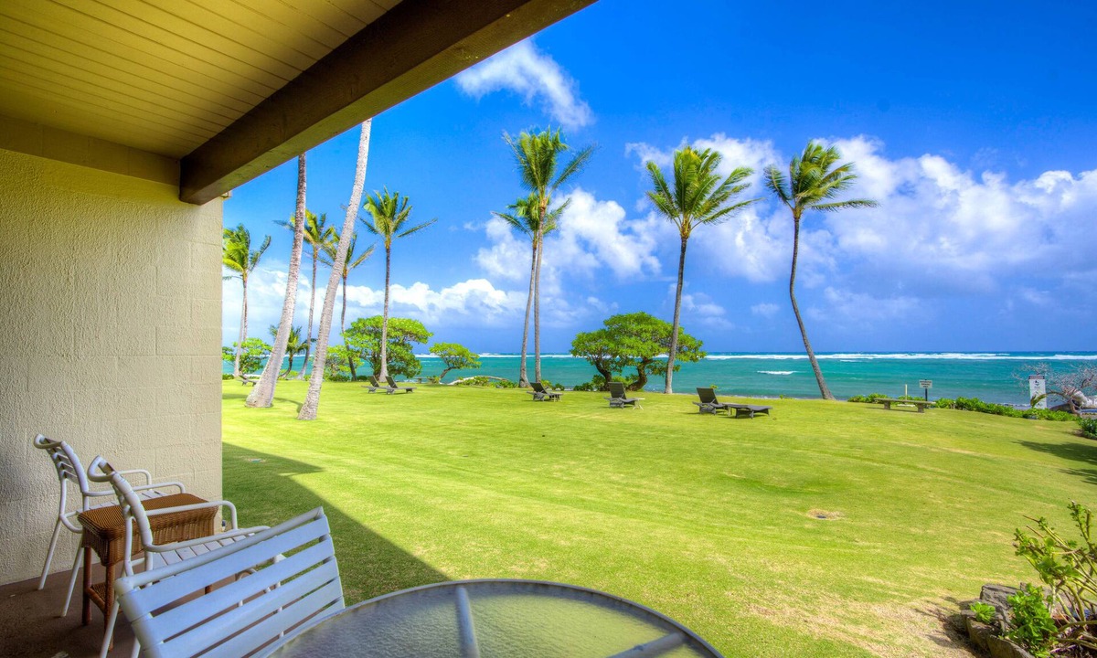 Wailua Condo | Kapaa Shore Resort A101, Oceanfront, King Bed, Ground Floor, End Unit, AC