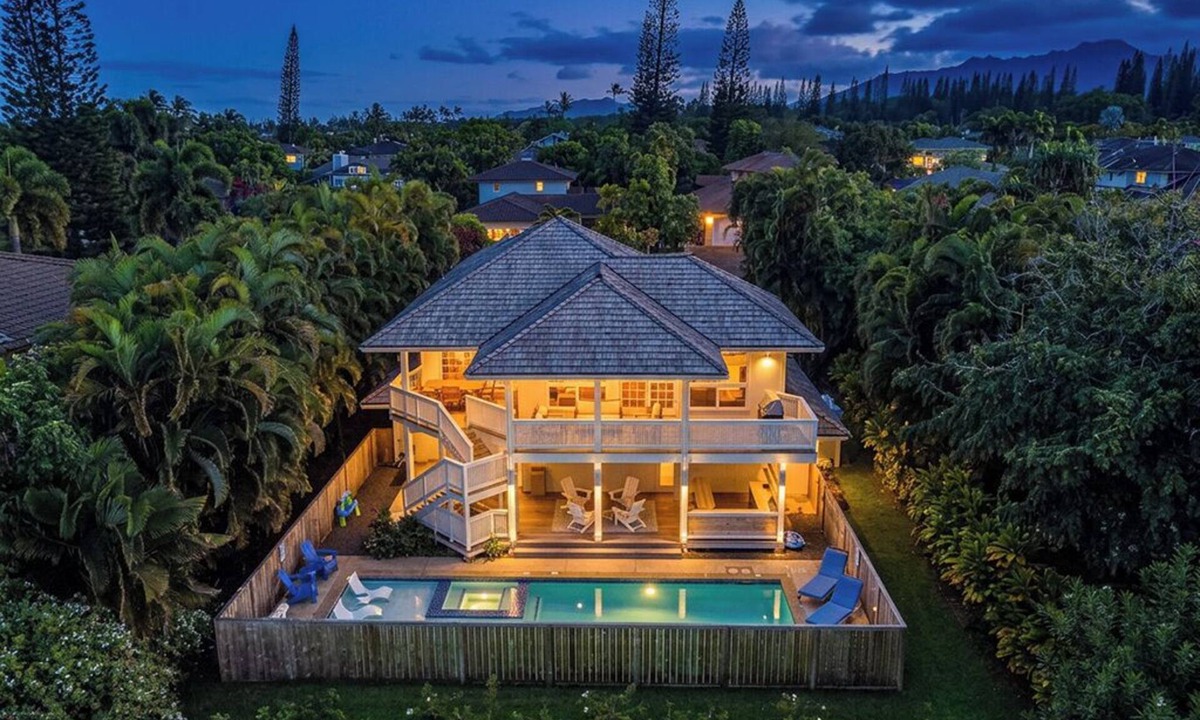 Princeville Villa | Kauai Ohana Villa 6 Bedrooms Pool Tiki Bar AC GYM