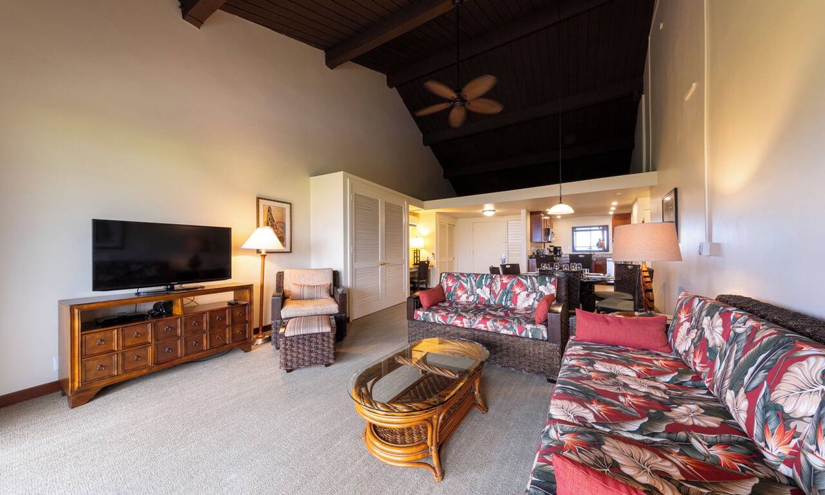 Princeville Hotel | Kauai's #2 Best Resort for Families | 2 Spacious Units with Pool & Full Kitchen!