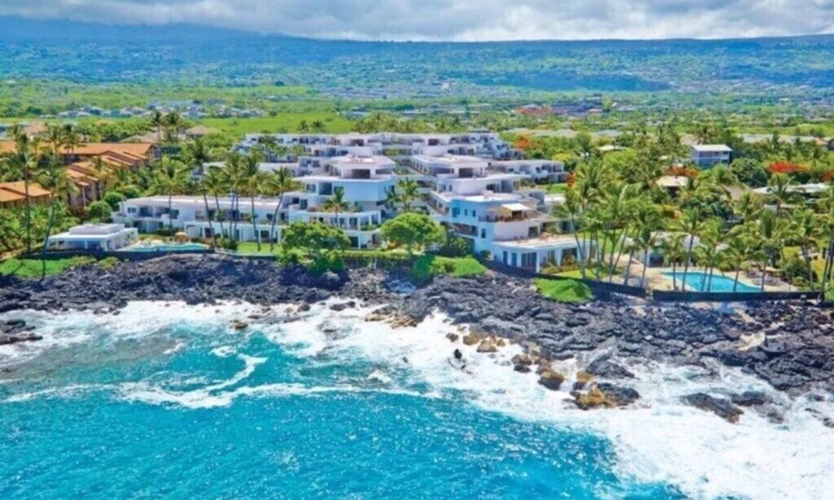 Kailua-Kona Resort | Kona | Couples Hawaii Coast Stay | Pool + Views