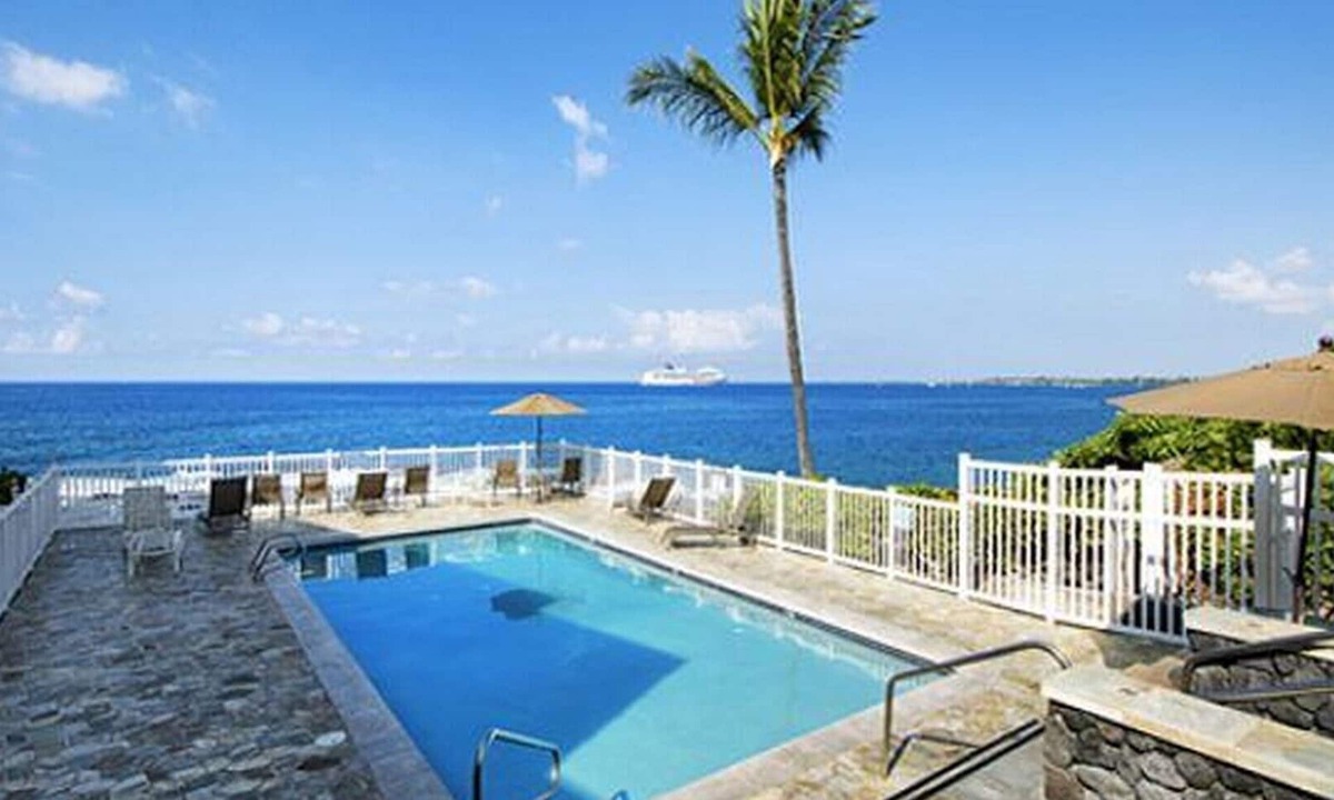Historic Kailua Village Condo | Kona Shores#130